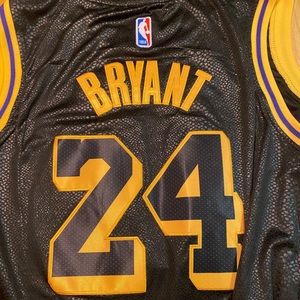 Kobe black mamba jersey XL
